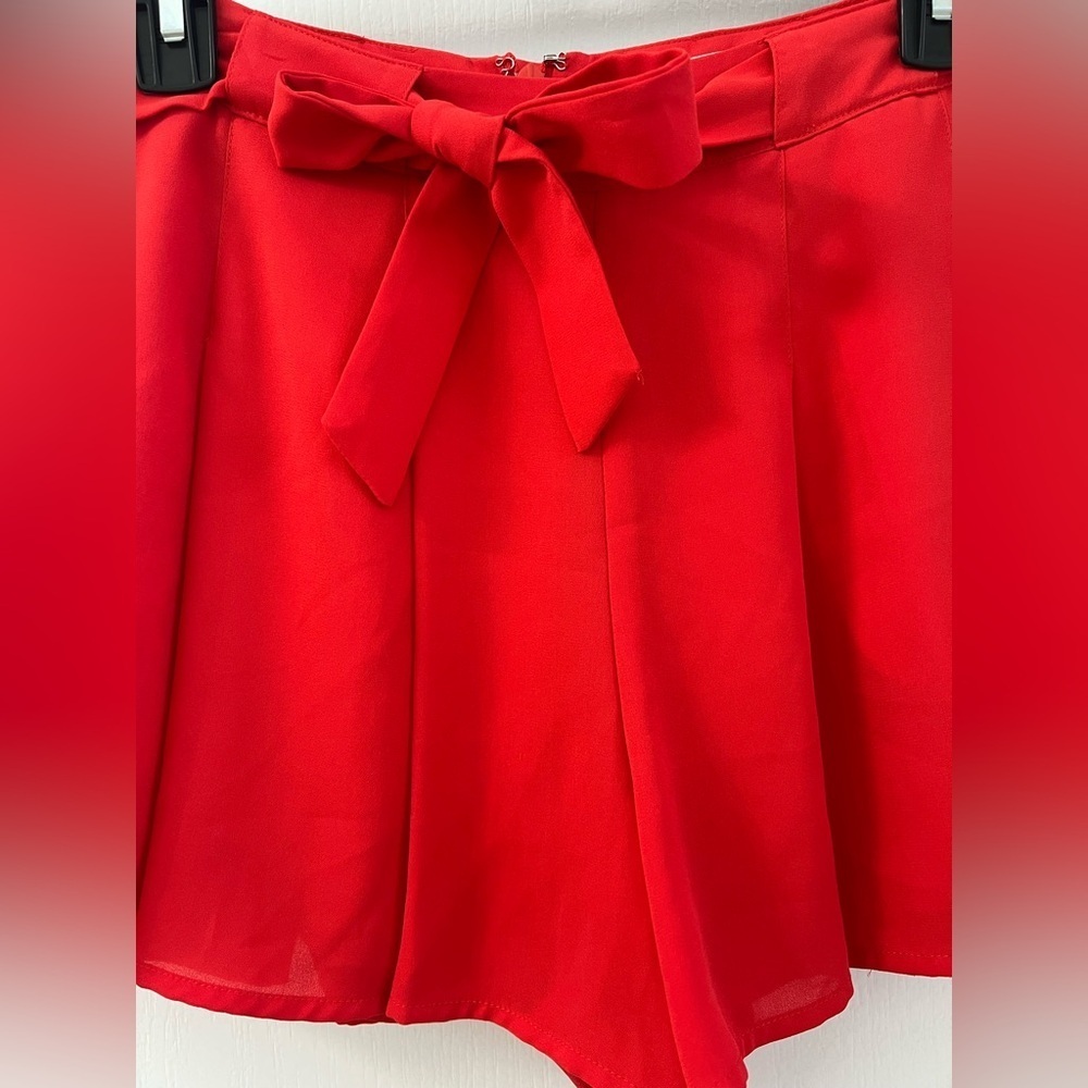 Aritzia Sunday Best Westley Flowy Shorts in Scarlet Red (Size 2) - Picture 7 of 13